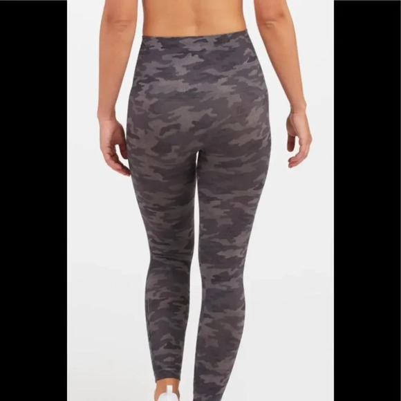 Spanx Look at Me Now Seamless Gray Camo Legging S - Picture 4 of 7